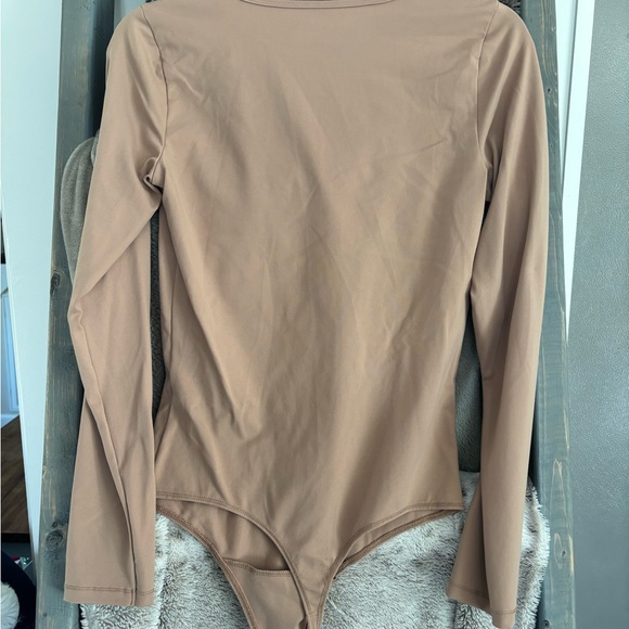 Abercrombie and Fitch Women's Tan Long Sleeve Bodysuit - Picture 5 of 5